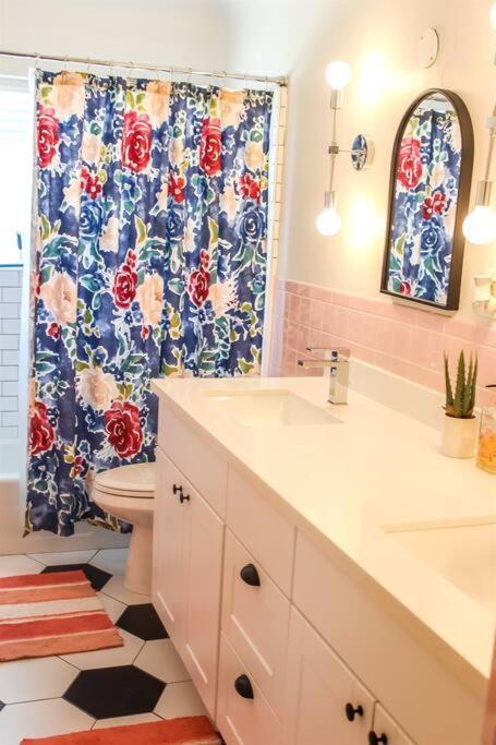 فيلا Newly Remodeled Midcentury Pink Flamingo Casa فينيكس المظهر الخارجي الصورة